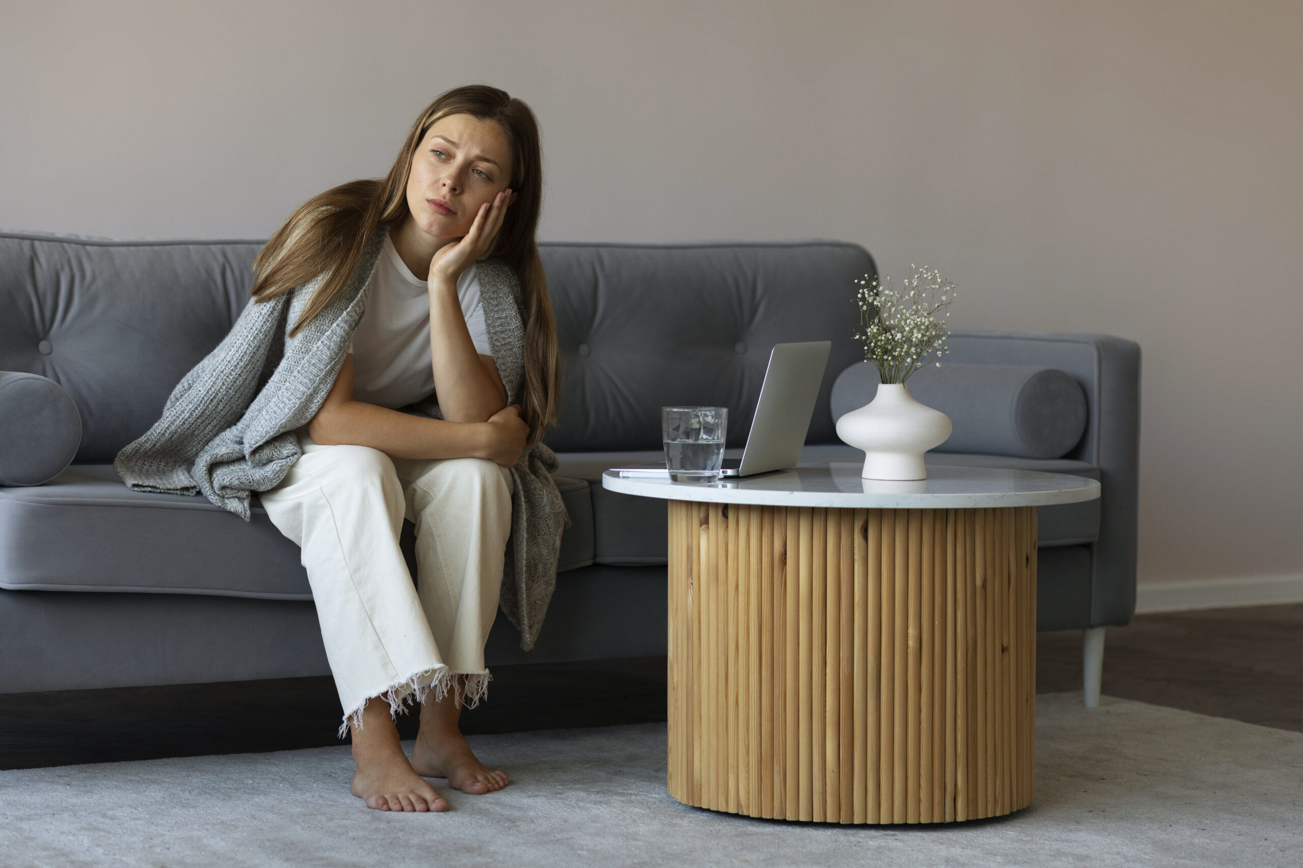 woman-experiencing-imposter-syndrome Love yourself